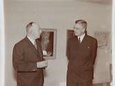 Invigning av Örebro Idrottshus 1 sept. 1946. Georg Lundholm och kronprinsen samtalar.