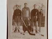 Ishockey, Örnsro Idrottsplats 1947.
H. Engström, G. Klingberg och S. Tunberg.
