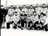 Bandy. ÖSK veteranlag, lagl. Lasse Åkerström.
