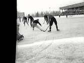 Bandy. ÖSK-AIK, situationsbilder.