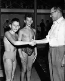 Två pojkar, simhoppare i 