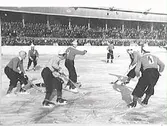 Bandy vid Eyravallen mellan Sverige och Finland. 
Situation Finland-Sverige.