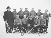 Lagledare: H.Jensen, O.Sääv, J.Sjöö, H.Wolfbrandt, J.Wasberg, G.Gustavsson, L.Karlsson. Sitt: E.Åkerström, F.Törnblom, K.J.Ekberg, K.Flink, A.Gewert.