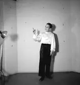 Interiör, en pojke.
Göte Max