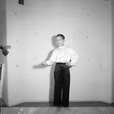 Interiör, en pojke.
Göte Max