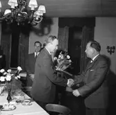 Prisutdelning på restaurang City.
Wigrell & Co.