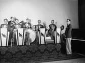 Whispering Band, sju män med musikinstrument.
