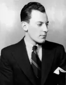 En man, bröstbild.Rune Larsson