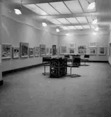 Interiör av utställningssal.
Inga Bergs utställning.
Wallin (beställare ?).