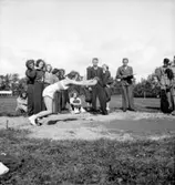 Idrottstävling för damer på Örnsro idrottsplats.