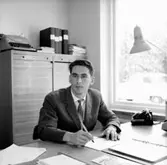 Bergeå Kemiska, kemtvätt, kontorsinteriör, en man.