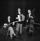 Börje Wizells orkester, tre män med musikinstrument.