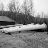 Vretstorpsverken, målning, en man.
Byggnad i bakgrunden.