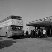 Konsums Domus stormarknad, öppnandet.
Buss.