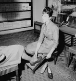 Oscaria skoaffär, interiör, skoprovning.
Bilden tagen för annons.