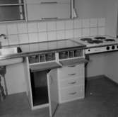 Invalidlägenheter (handikappanpassade lägenheter),  interiör av köket.
Stiftelsen Hyresbostäder.