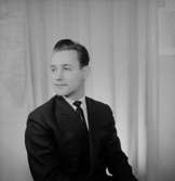 En man, bröstbild.Gyula Torma