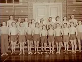 KIF:s (Karlslunds idrottsförening) manliga avdelning, 20 st herrar i gymnastiksalen, Vasaskolan.