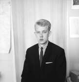 En ung man, bröstbild.NykvistBilden tagen för pass.