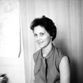 En kvinna, bröstbild.Fru MacikBilden tagen för pass.