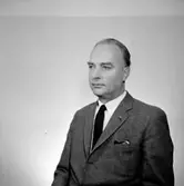 En man, bröstbild.
Örebro Sparbank.