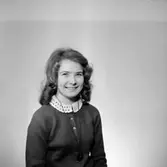 En kvinna, bröstbild.
Örebro Sparbank.