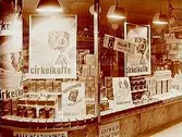 Konsums skyltfönster, kaffe.