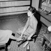 Oscaria skoaffär, interiör, skoprovning.
Bilden tagen för annons.