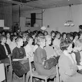 Konsum, affärsinteriör, möbelavdelningen, föreläsning med Lena Madsen.