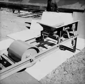 Vretstorpsverken, fabriksbyggnader, en man. Redskap.