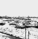 Byggnadsarbete, 3:e etappen.
Bilden tagen i samband med en särskild dokumentation som fotografen gjorde åt Stiftelsen Hyresbostäder Örebro.