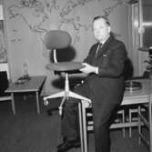 Kontorsinteriör, en man med en Wico-stol.
Gösta Rådman, Wigrell & Co.
