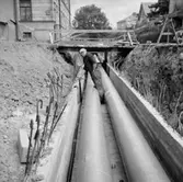 Byggnadsarbete, en man. Fjärrvärmekulvert.
Slottsgatan 39