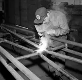 Vretstorpsverken, interiör, svetsning, en man.