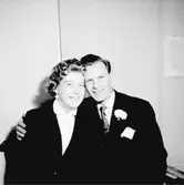 Ett par.
Glasmästare Iwar Eriksson