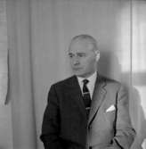 En man, bröstbild.Bilden tagen för eventuellt pass.