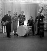 Hagströms orkester, fyra män och en kvinna.