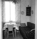 Rumsinteriör.
Fru Hedin