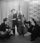 Hagströms orkester, fyra män och en kvinna.