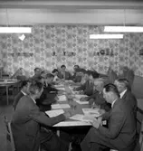 Interiör, grupp, studiecirkel.
Konsum.