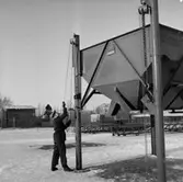 Vretstorpsverken, fabriksbyggnader, en man.