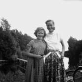 Två flickor.Gun Dahlberg