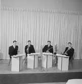 Holmströms orkester, fyra män med musikinstrument.