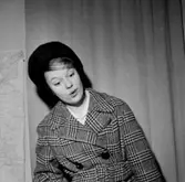 En kvinna, bröstbild.
Bilden tagen för Oscaria-skylt.