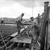 Byggnadsarbete, två män.
Görtz Motor AB.