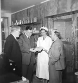 Konsum Bageriet, interiör, fyra personer.