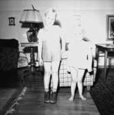 Rumsinteriör, två barn.Rassmussen