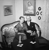 Rumsinteriör, ett par.
Rohland Ohlssons 50-årsdag.