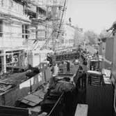 Konsum Domus, under byggnadsarbetet.
Rulltrapporna anländer.