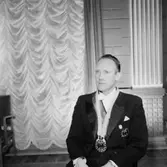 Svarta Örns ordens styrande råd, interiör, en man.